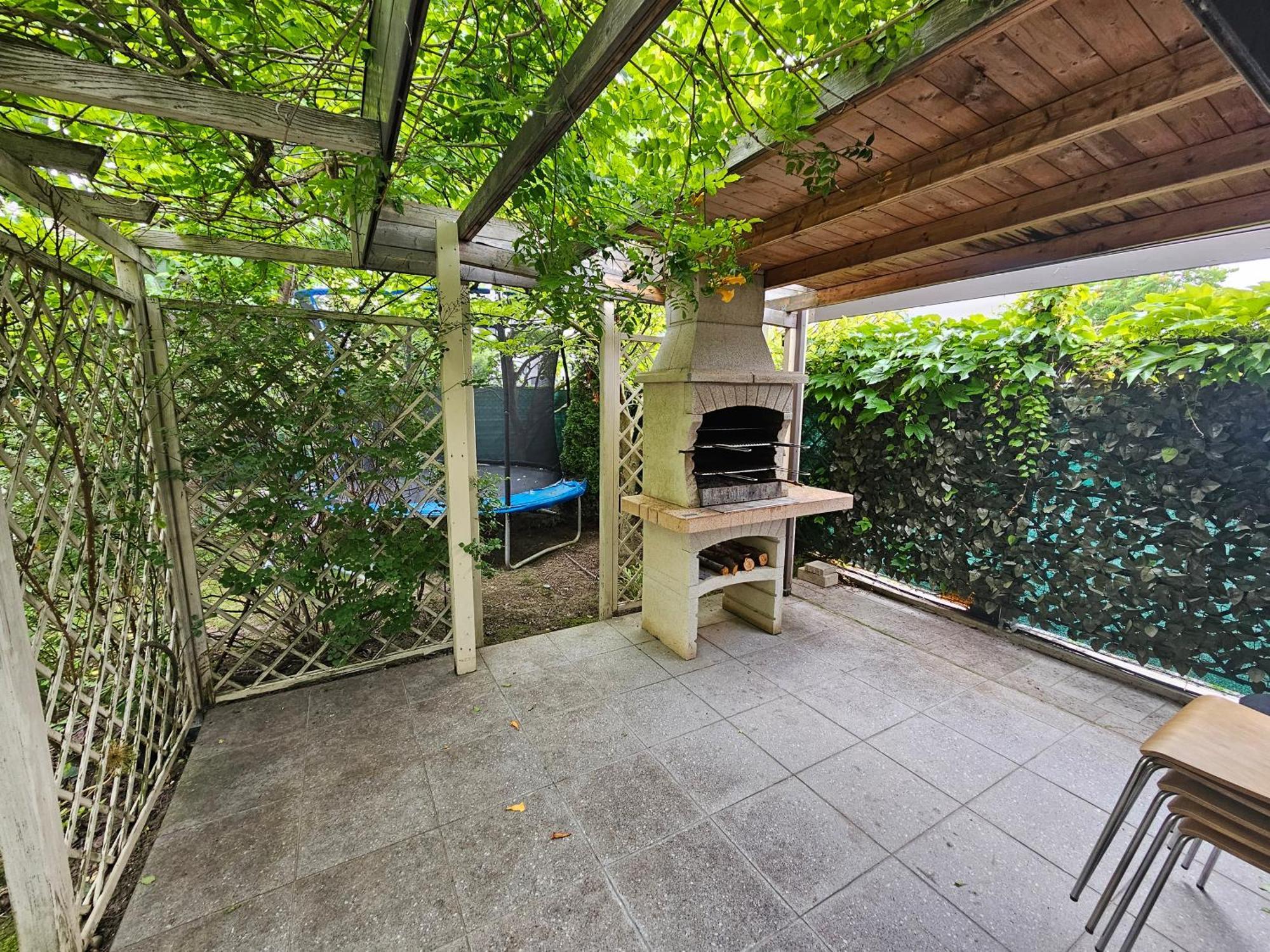 With Pool - Big Garden - Barbecue - Free Parking *