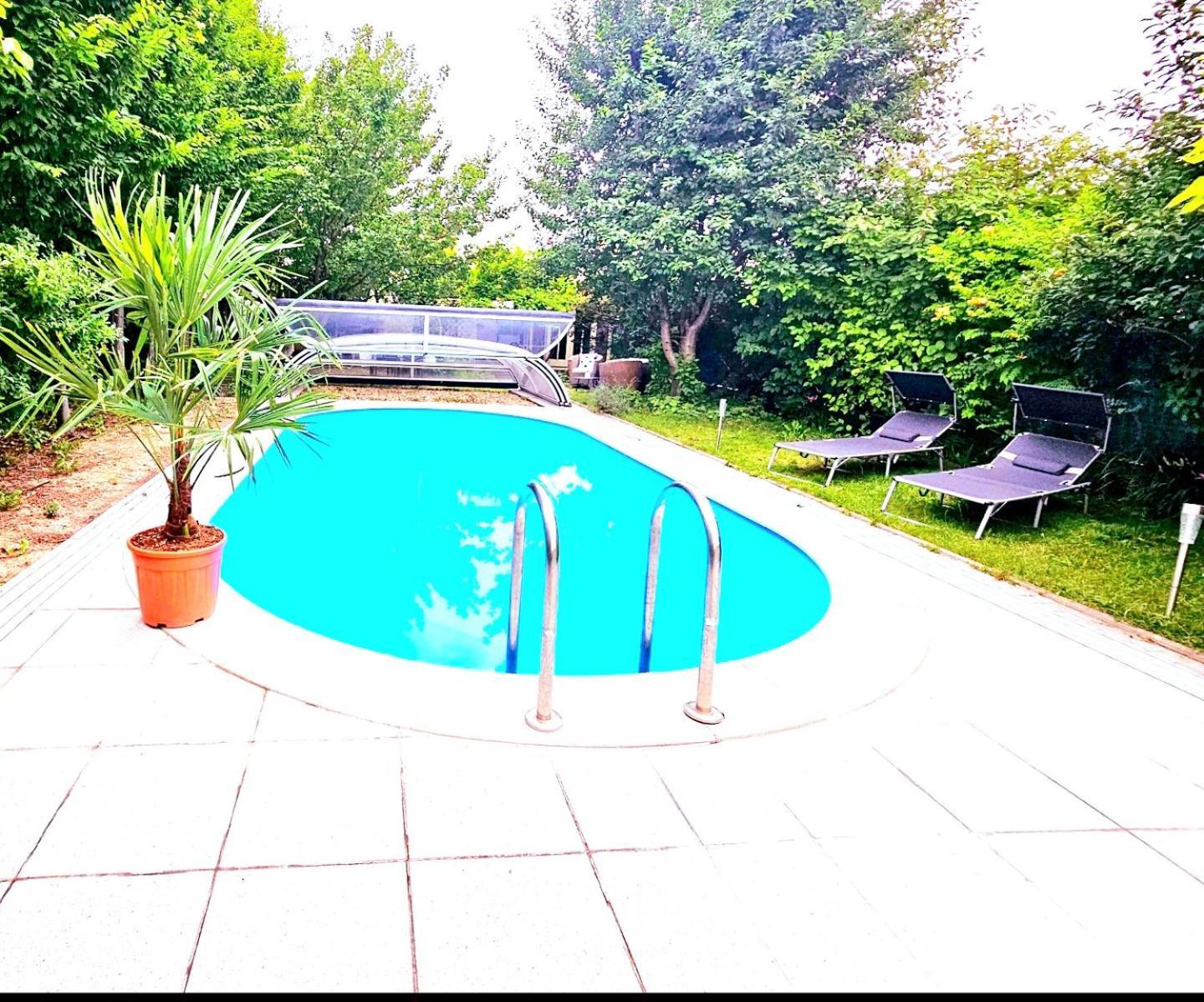 With Pool - Big Garden - Barbecue - Free Parking